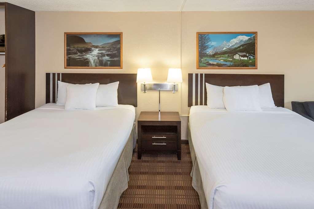 Econo Lodge Inn & Suites Medicine Hat Zimmer foto